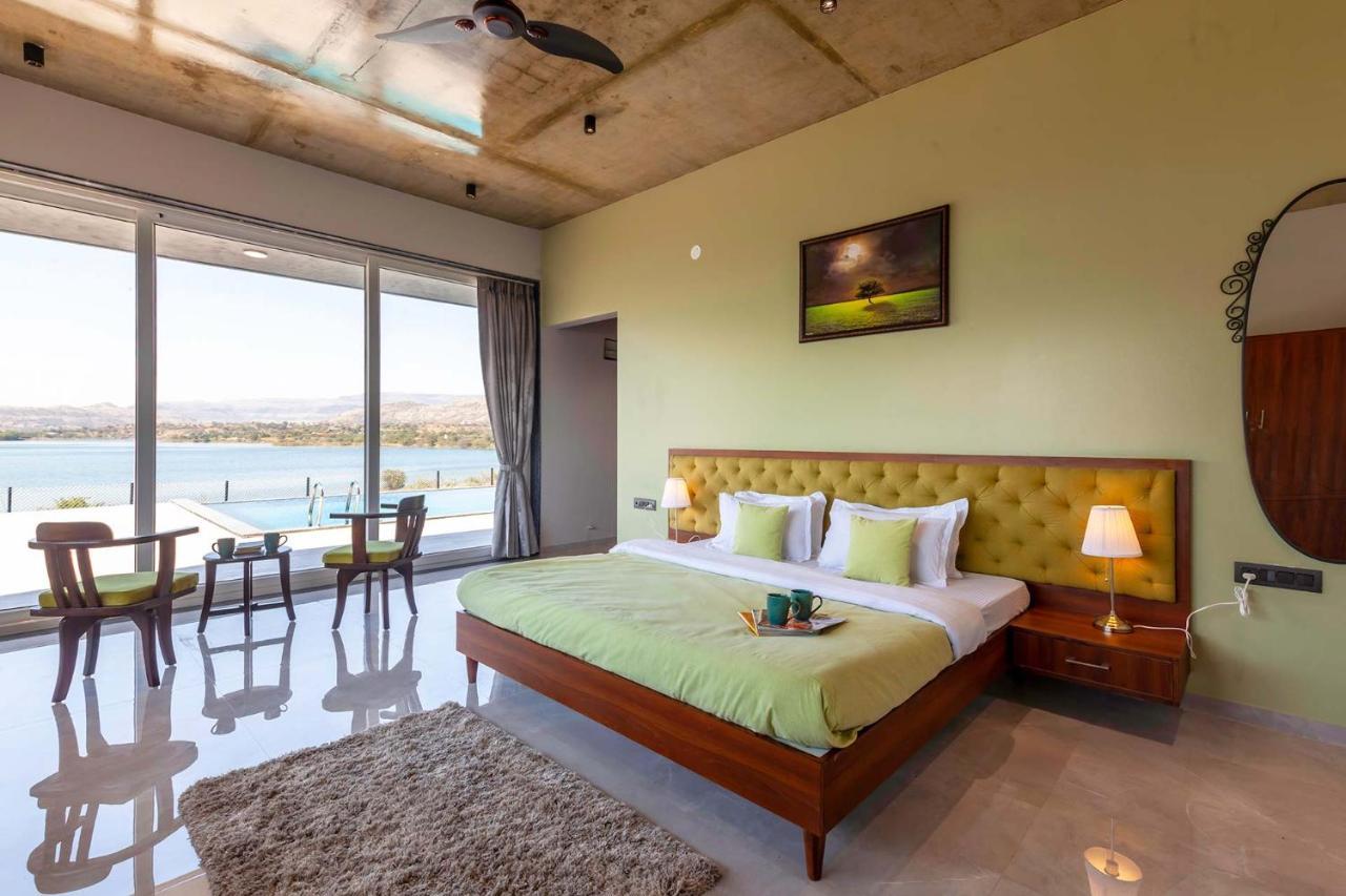 Stayvista'S Bellisimo Panorama - Lakeside Oasis With Infinity Pool, Modern Interiors, Open-To-Sky Bathtub, And Lush Green Lawn Nashik Eksteriør billede