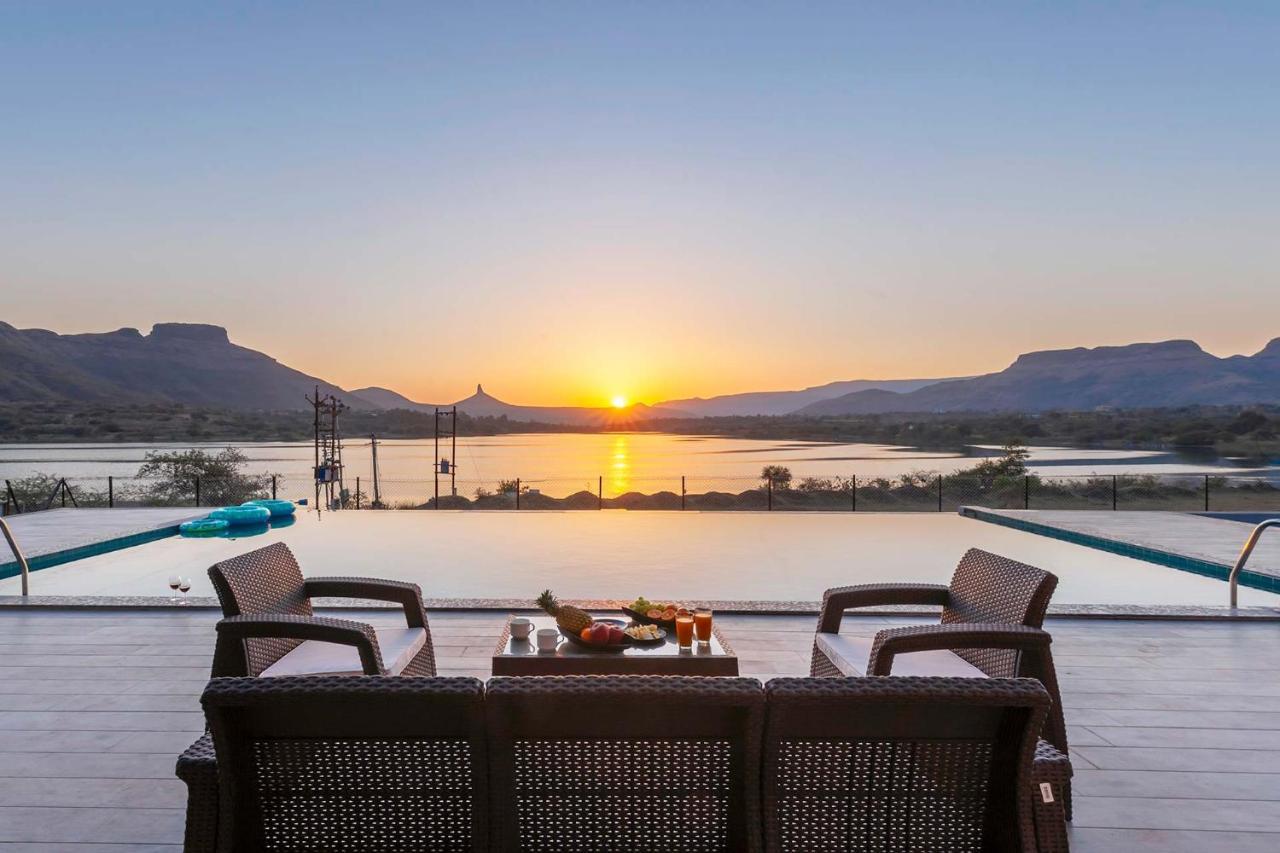 Stayvista'S Bellisimo Panorama - Lakeside Oasis With Infinity Pool, Modern Interiors, Open-To-Sky Bathtub, And Lush Green Lawn Nashik Eksteriør billede