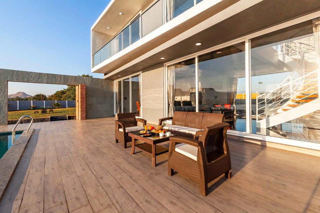 Stayvista'S Bellisimo Panorama - Lakeside Oasis With Infinity Pool, Modern Interiors, Open-To-Sky Bathtub, And Lush Green Lawn Nashik Eksteriør billede