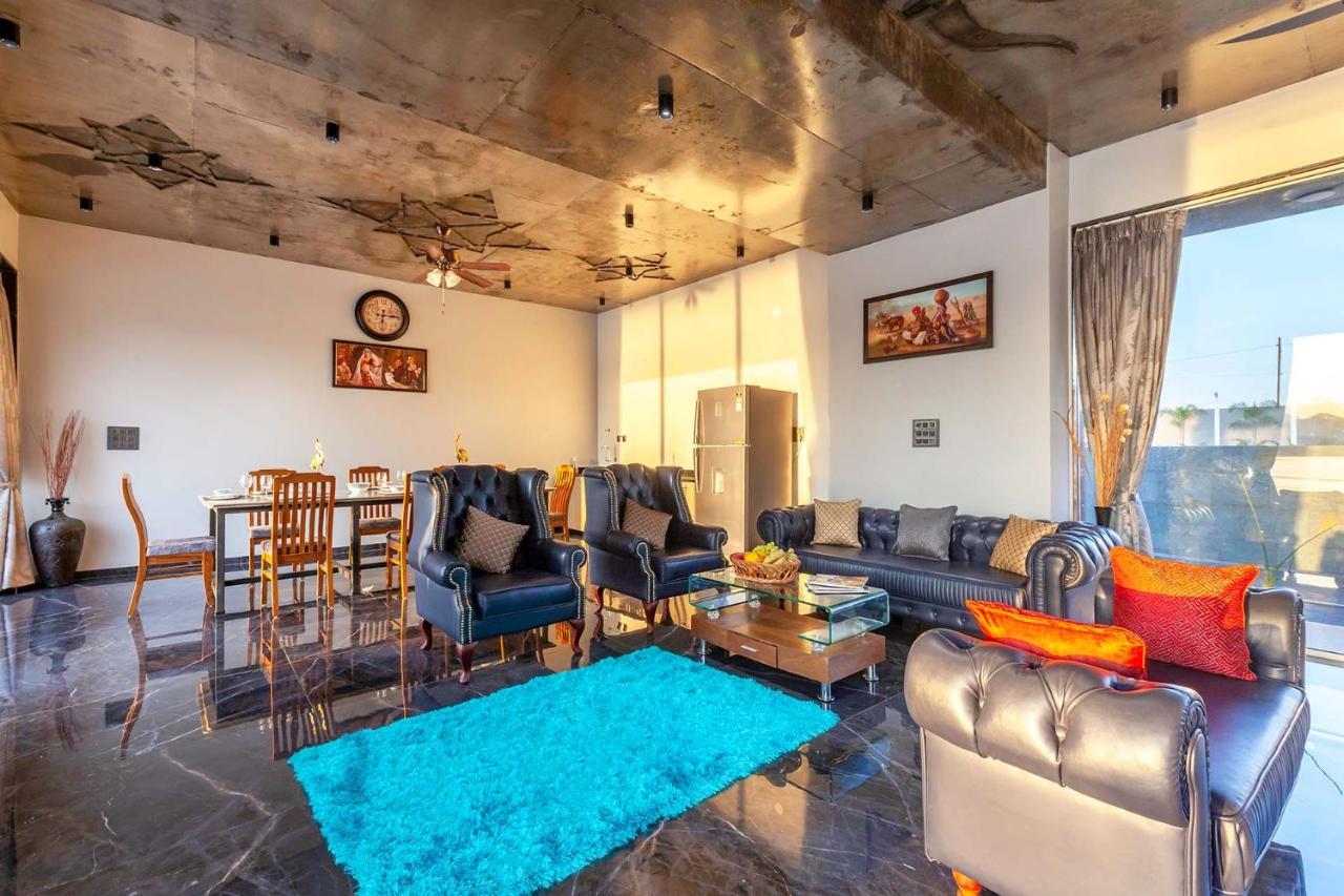 Stayvista'S Bellisimo Panorama - Lakeside Oasis With Infinity Pool, Modern Interiors, Open-To-Sky Bathtub, And Lush Green Lawn Nashik Eksteriør billede